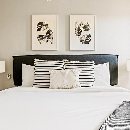 Stylish City Retreat - King Beds - Walk To Sloans Lake Денвер Екстер'єр фото