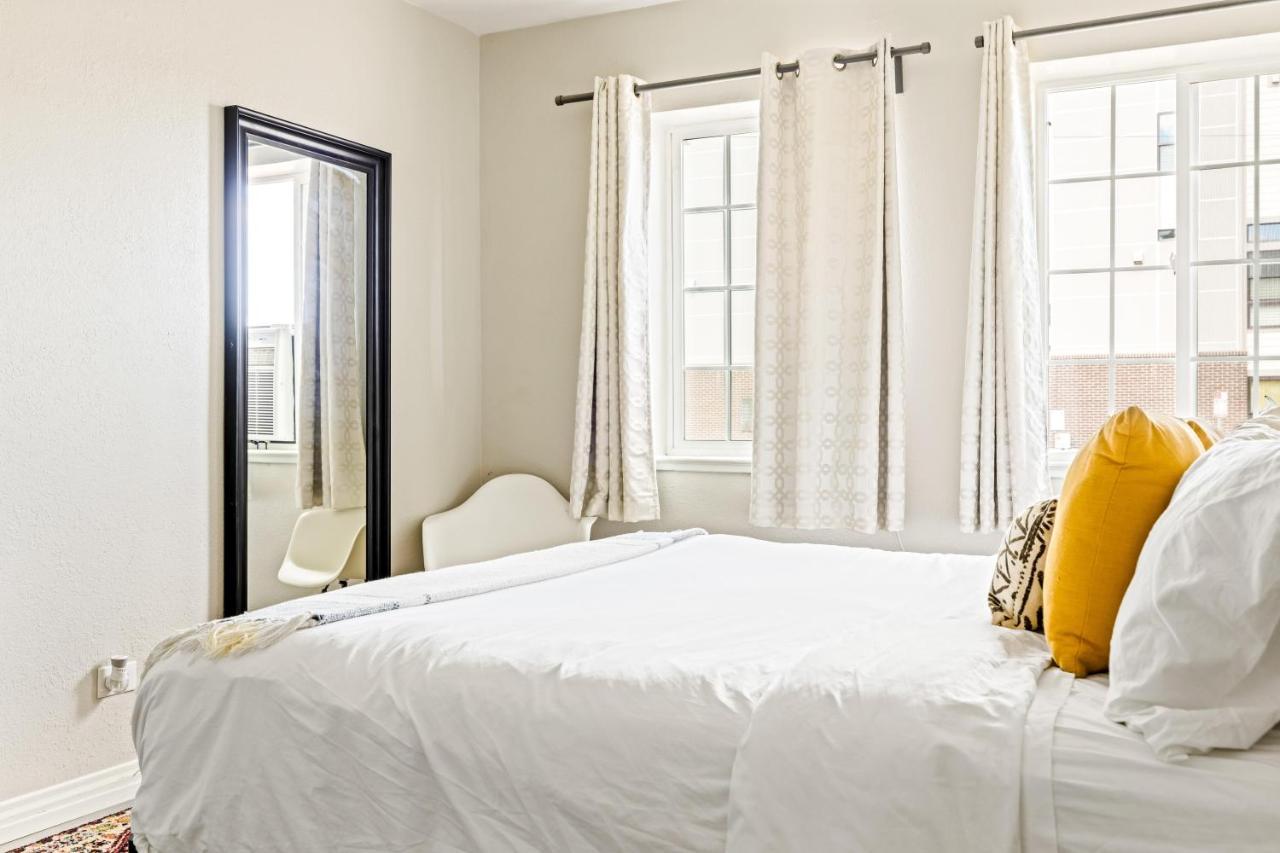 Stylish City Retreat - King Beds - Walk To Sloans Lake Денвер Екстер'єр фото